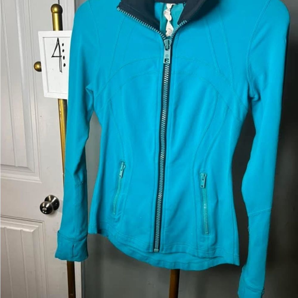 Lululemon define jacket size 4